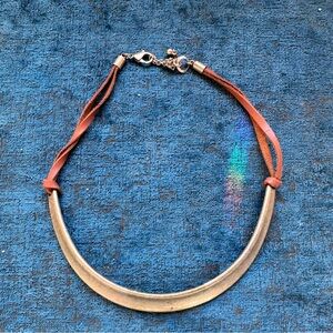 Gold metal u-shaped necklace